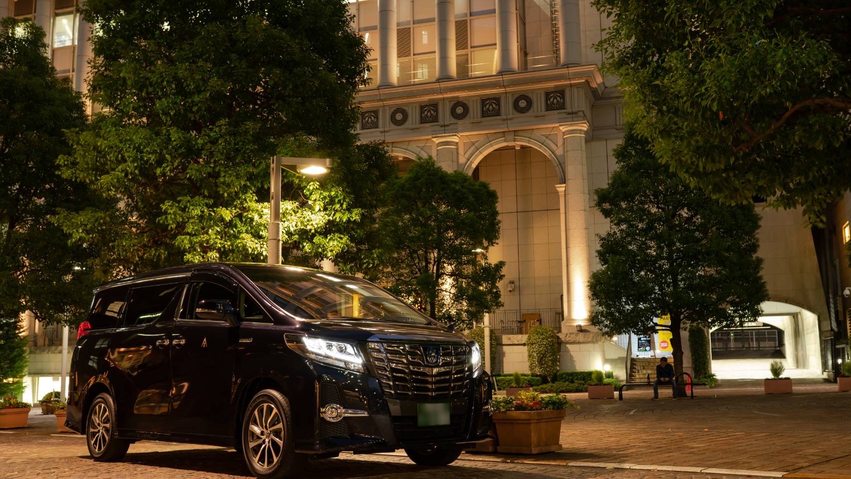 Toyota Alphard รถเช่าพร้อมคนขับ 7 ที่นั่ง